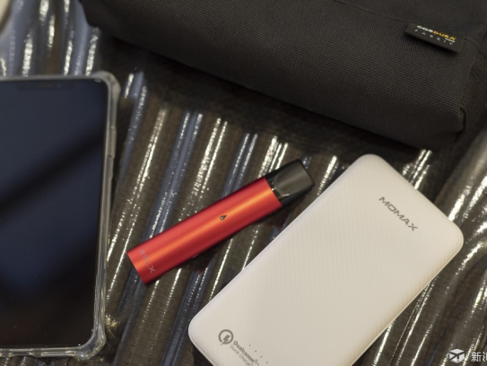 悦刻六代宙斯很大气很土豪的一款新品上市